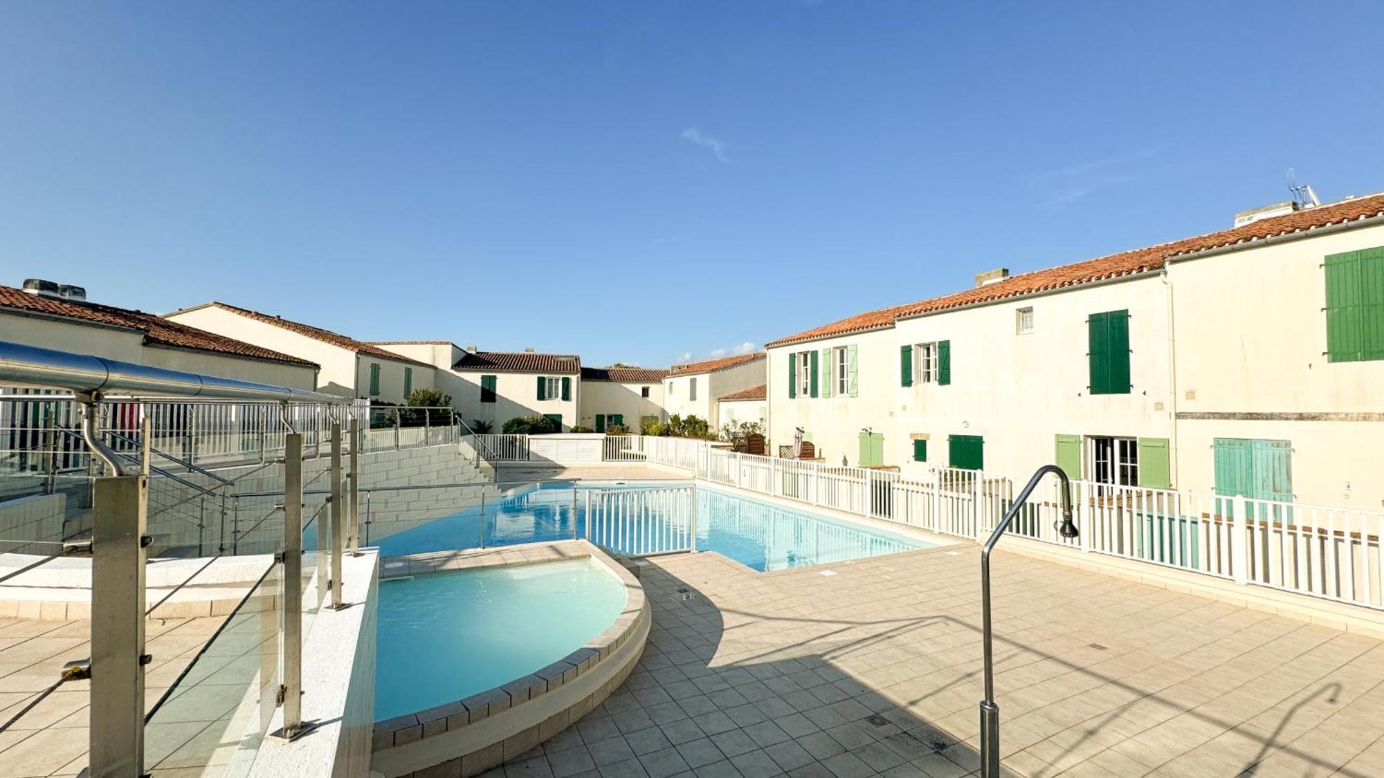 Jolie Maison A Etage En Residence Avec Piscine Saint-Martin-de-Re Exterior photo