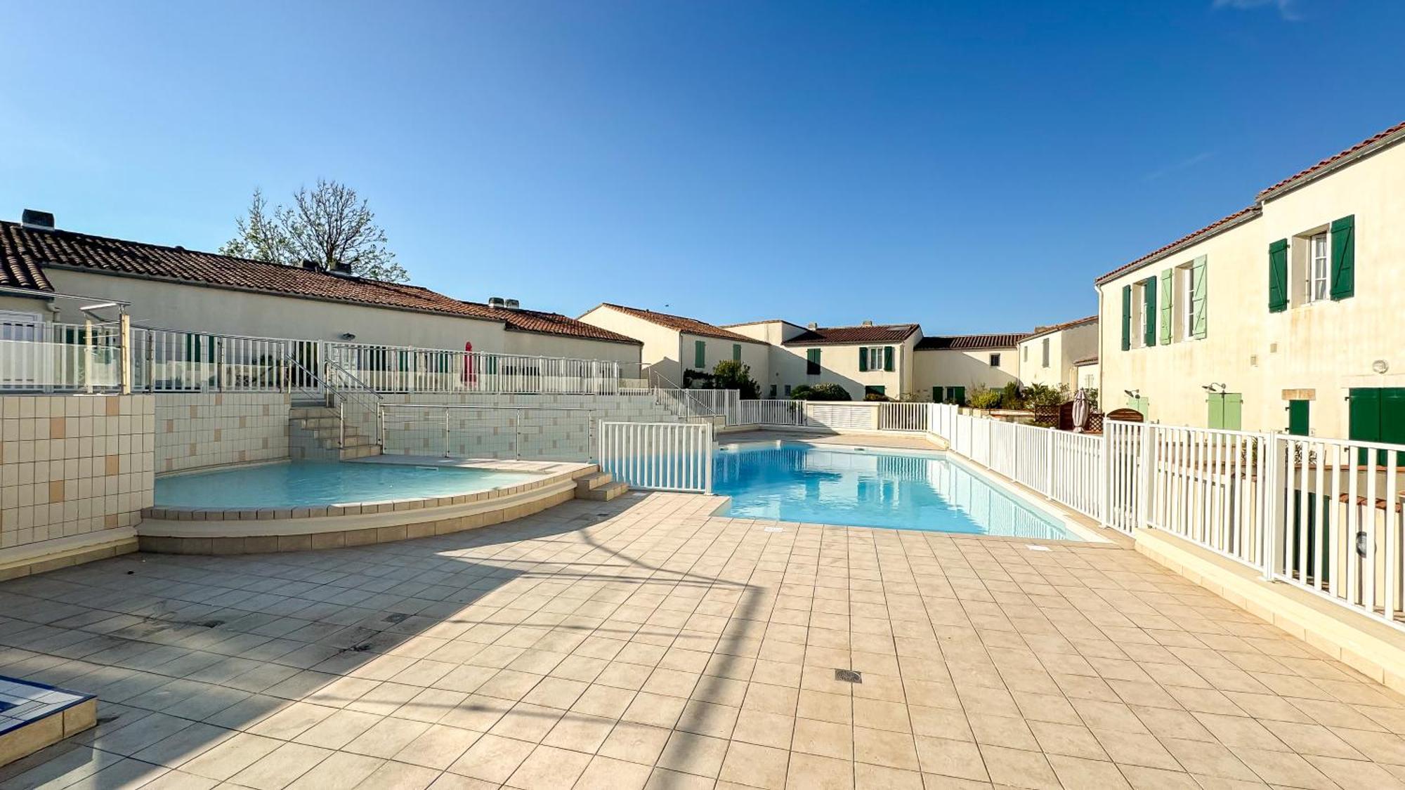 Jolie Maison A Etage En Residence Avec Piscine Saint-Martin-de-Re Exterior photo