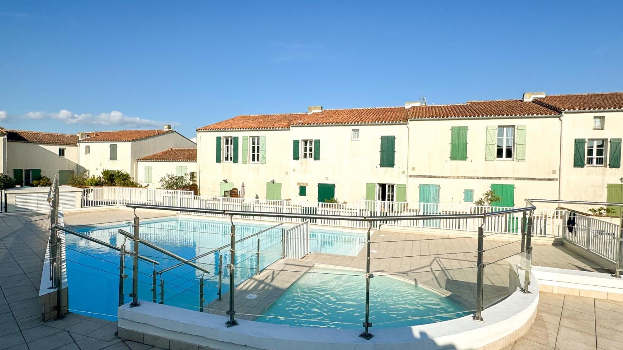 Jolie Maison A Etage En Residence Avec Piscine Saint-Martin-de-Re Exterior photo